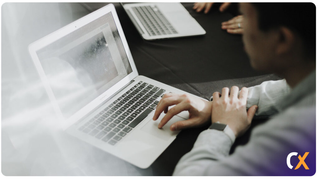 La tecnología desempeña un papel fundamental en la detección temprana de patologías de alto costo y crónicas. Mediante la implementación de herramientas de monitoreo continuo, inteligencia artificial y análisis predictivo, se pueden identificar signos precoces de enfermedades, permitiendo intervenciones tempranas, reducción de costos y mejora en la calidad de vida de los pacientes.
